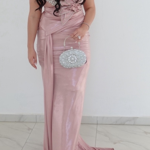 Elegant evening gown made in kosovo - Picture 2 of 8